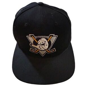 MITCHELL & NESS / ANAHEIM DUCKS BLACK 20TH ANNIVERSARY FLAT RIM SNAPBACK HAT